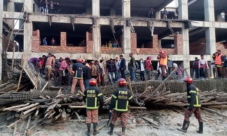 কুষ্টিয়া মেডিকেল কলেজের নির্মাণাধীন ভবনের ছাদ ধসে নিহত ১, আহত ৫