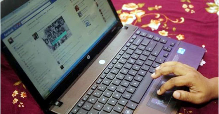 টেন ইয়ার চ্যালেঞ্জ করে বিপদ ডাকছেন না তো?