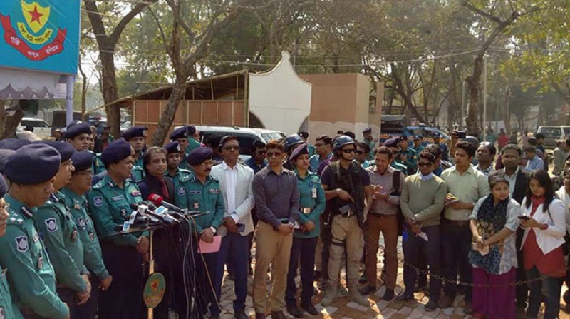 মেলায় উস্কানিমূলক বই পেলে ব্যবস্থা: ডিএমপি কমিশনার