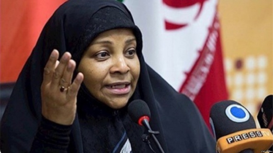 নারী সাংবাদিক যুক্তরাষ্ট্রে ১০ দিন আটক থাকার পর ইরানে ফিরলেন ।