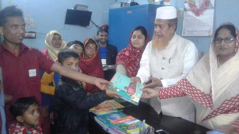 বীর মুক্তিযোদ্ধা মীর মোস্তাক আহমেদ রবি প্রতিবন্ধী স্কুলে বই উৎসব