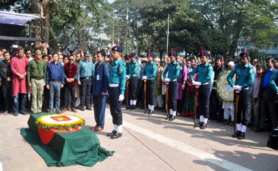 শহীদ মিনারে বুলবুলের লাশ সর্বস্তরের মানুষের শ্রদ্ধা