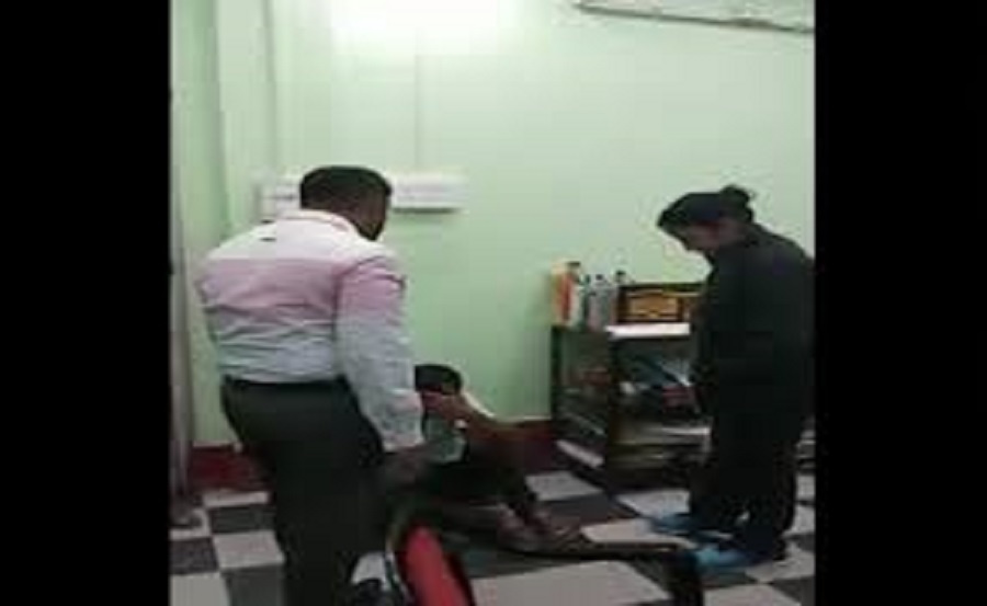 বউয়ের সঙ্গে চ্যাট, থানায় ঢুকে যুবককে পেটালেন ডিসি