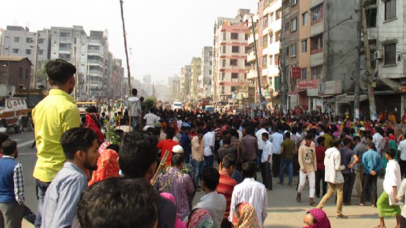 দক্ষিণখানে শ্রমিক-পুলিশ সংঘর্ষে আহত ১২