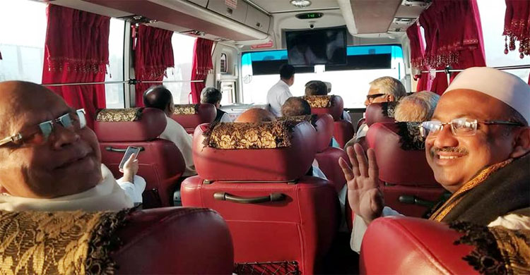 টুঙ্গিপাড়াতে বাসযোগে যাচ্ছেন মন্ত্রীরা