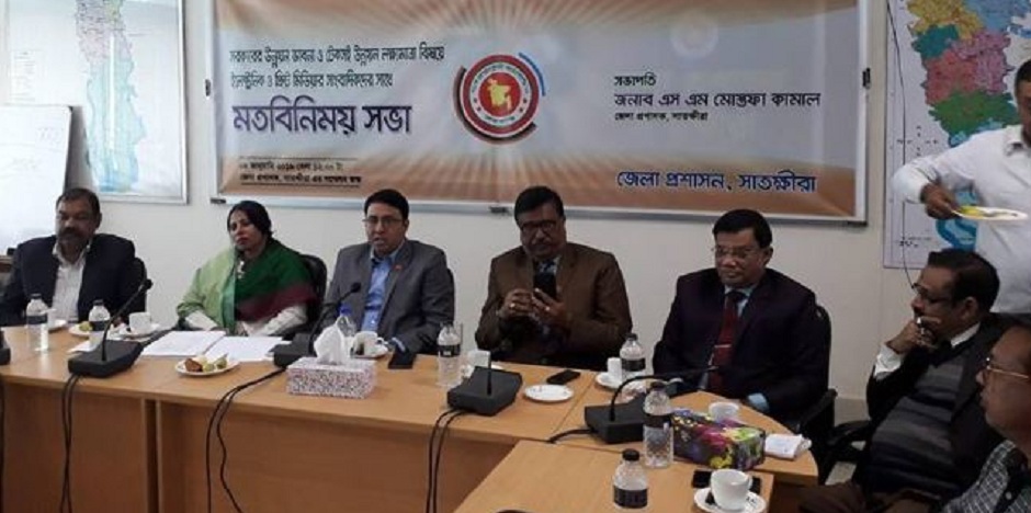 সাংবাদিকদের সাথে সাতক্ষীরা জেলা প্রশাসকের মতবিনিময়