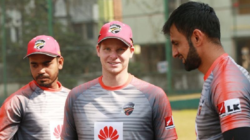 টসে জিতে ফিল্ডিংয়ে স্মিথের কুমিল্লা