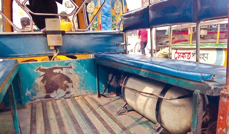 রাজধানীতে ঘুরছে অসংখ্য চলন্ত বোমা