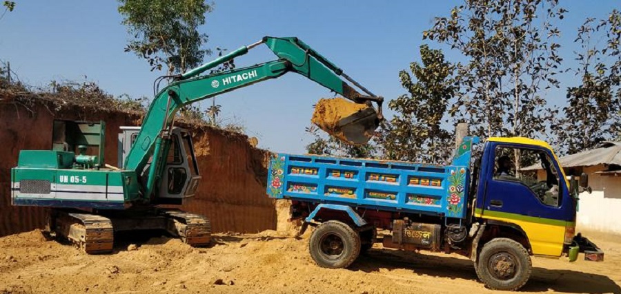 পাহাড়ের মাটি দিয়েই এলজিইডি’র রাস্তা!