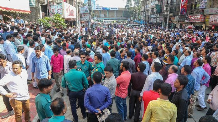 শেষ দিনেও জমজমাট আওয়ামী লীগ কার্যালয়।