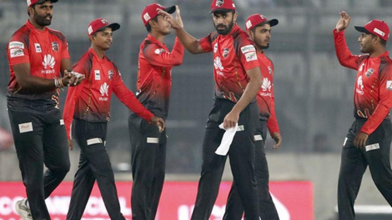 লুইস ঝড়ে ফাইনালে কুমিল্লা