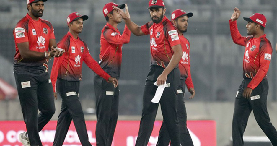 লুইস ঝড়ে ফাইনালে কুমিল্লা