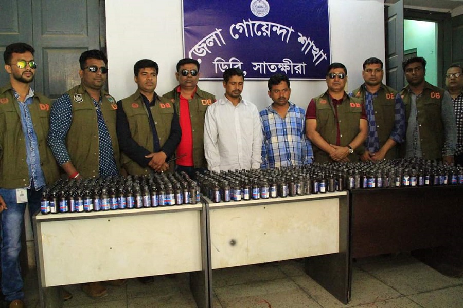 সাতক্ষীরায় ফেন্সিডিলসহ ৩ লাখ ৪৪ হাজার টাকার মালামাল জব্দ: আটক-২