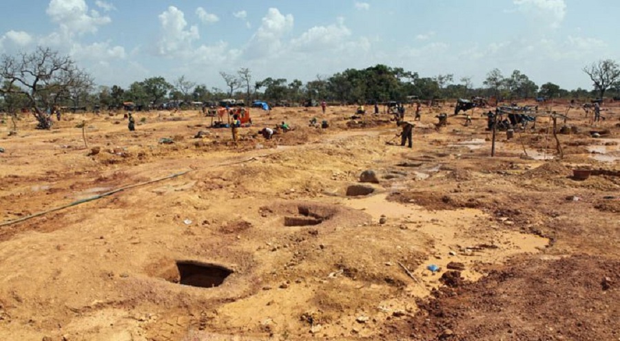 গিনিতে স্বর্ণের খনি ধসে ১৭ জনের মৃত্যু।