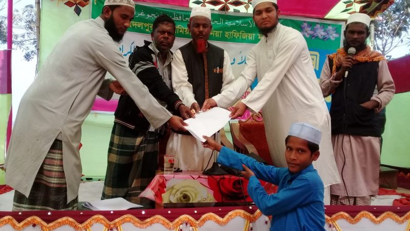 তোতার অর্থায়নে বিভিন্ন শিক্ষা প্রতিষ্টানে শিক্ষা উপকরণ বিতররণ