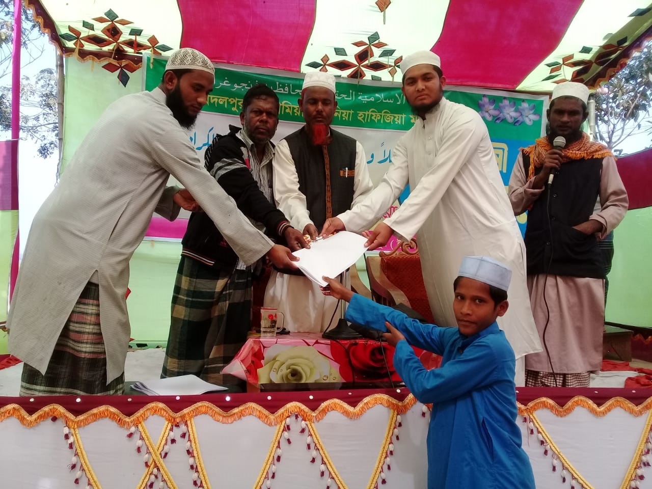 তোতার অর্থায়নে  বিভিন্ন  শিক্ষা প্রতিষ্টানে শিক্ষা উপকরণ বিতররণ