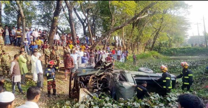 সেনাবাহিনীর জিপ উল্টে ৩ সেনা সদস্য নিহত