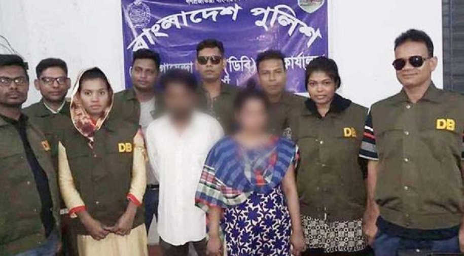 আবাসিক হোটেলে আপত্তিকর অবস্থায় তরুণ-তরুণী আটক