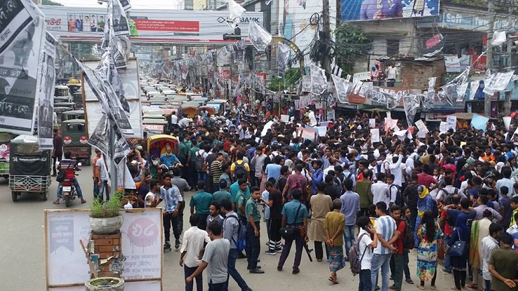 দুই বাসের প্রতিযোগিতায় রাজধানীতে আবারও শিক্ষার্থী নিহত