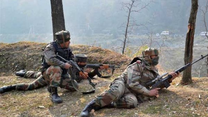 ভারত-পাকিস্তানের গোলাবিনিময়ে গ্রাম ছাড়ছে আতঙ্কিত এলাকাবাসী