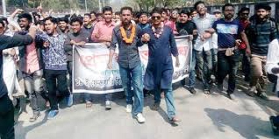 রাজশাহী বিশ্ববিদ্যালয়ে ‘প্রেমবঞ্চিত’দের বিক্ষোভ