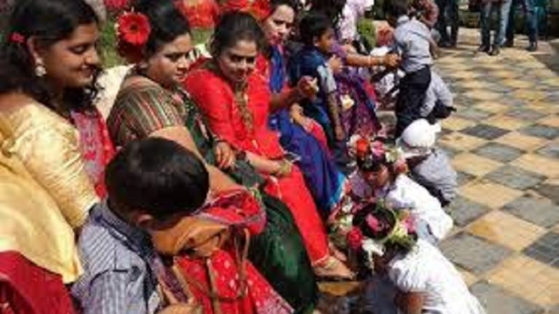 মায়ের পা ধুয়ে বিশ্ব ভালোবাসা দিবস পালন