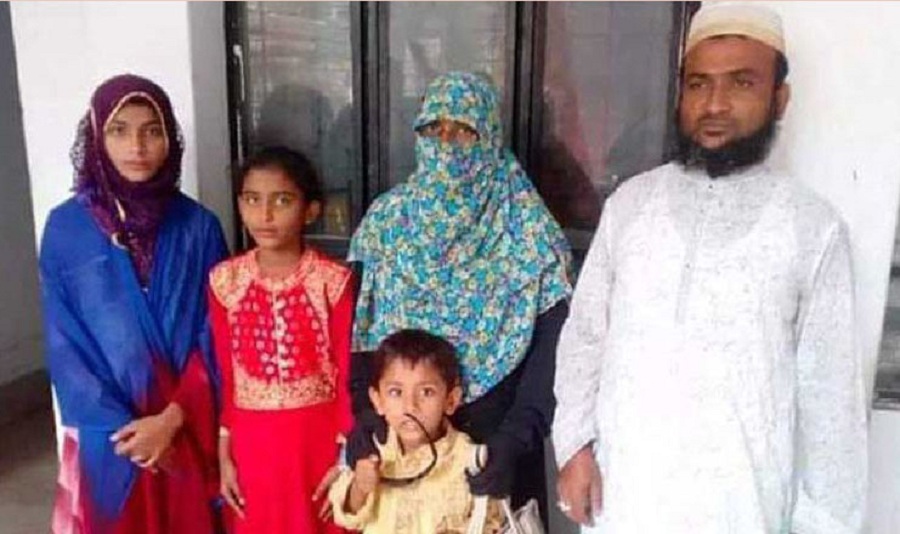 স্ত্রী ও ৩ ছেলে-মেয়েকে নিয়ে ইসলাম ধর্ম গ্রহণ