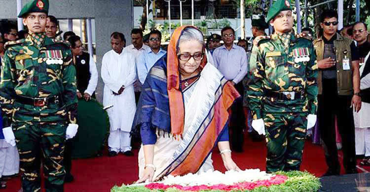 বঙ্গবন্ধুর প্রতিকৃতিতে প্রধানমন্ত্রীর শ্রদ্ধা নিবেদন