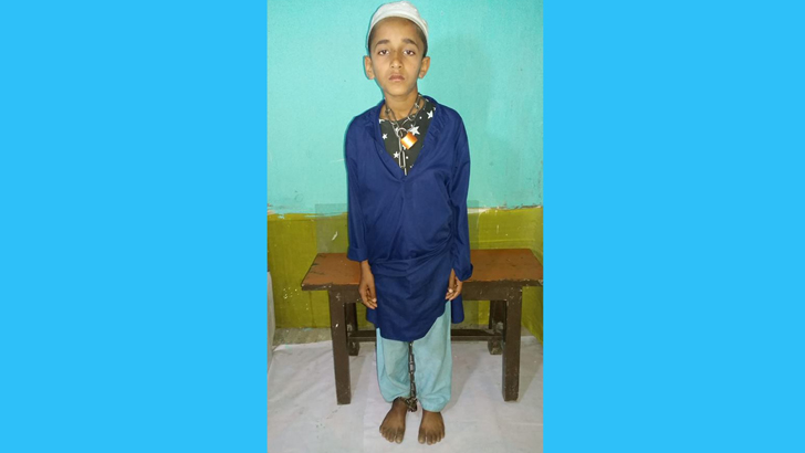 এক বছর ধরে মাদ্রাসাছাত্রকে শিকলে বেঁধে নির্যাতনের অভিযোগ!