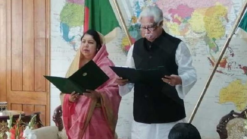 সকালে শপথ, বিকেলে বহিষ্কার