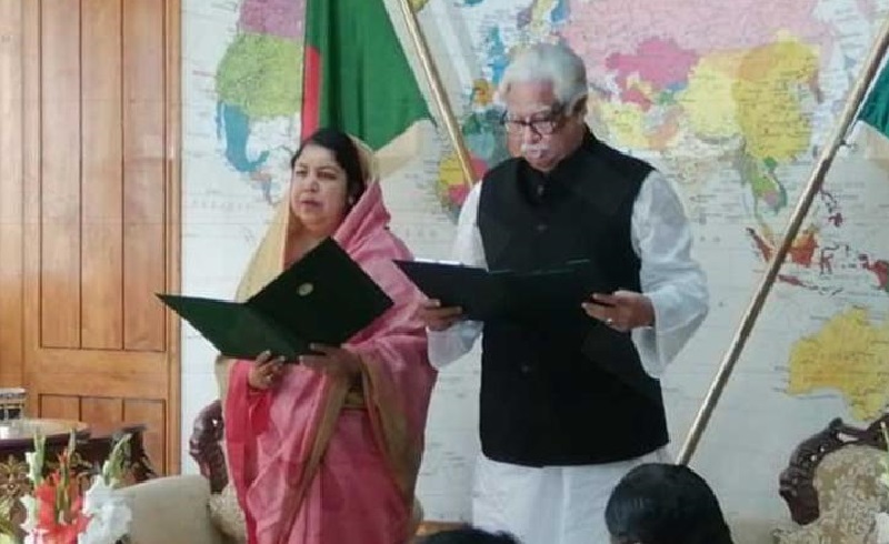 সকালে শপথ, বিকেলে বহিষ্কার