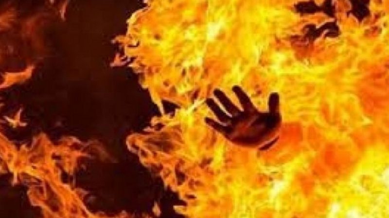 সাভারে স্ত্রীকে আগুন দিয়ে পুড়িয়ে হত্যার অভিযোগ