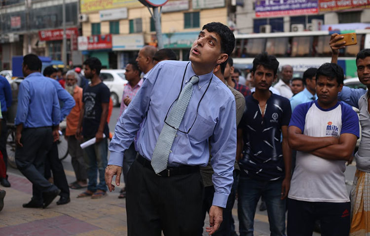 অগ্নিনির্বাপণ পরিদর্শন করেন প্রাণ-আরএফএল গ্রুপের চেয়ারম্যান এবং প্রধান নির্বাহী কর্মকর্তা (সিইও) আহসান খান চৌধুরী। ছবি: মাহবুব আলম