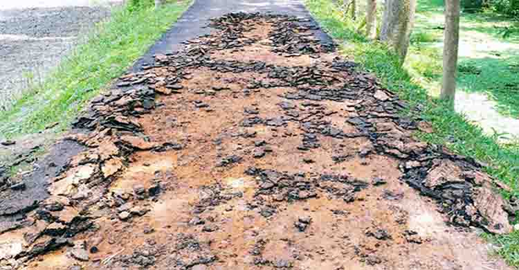 ৩ কোটি টাকার রাস্তার ৩ দিনেই বেহাল অবস্থা