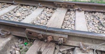 রেলপথের প্রতিটি স্লিপারে সাজানো রয়েছে ‘মৃত্যুফাঁদ’