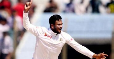 দ্বিতীয় ইনিংসের শুরুতেই আফগানদের চেপে ধরেছে টাইগাররা