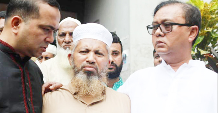 নুসরাত হত্যাকান্ডঃ রায়ে সন্তুষ্ট বাবা, দ্রুত দণ্ড কার্যকরের দাবি