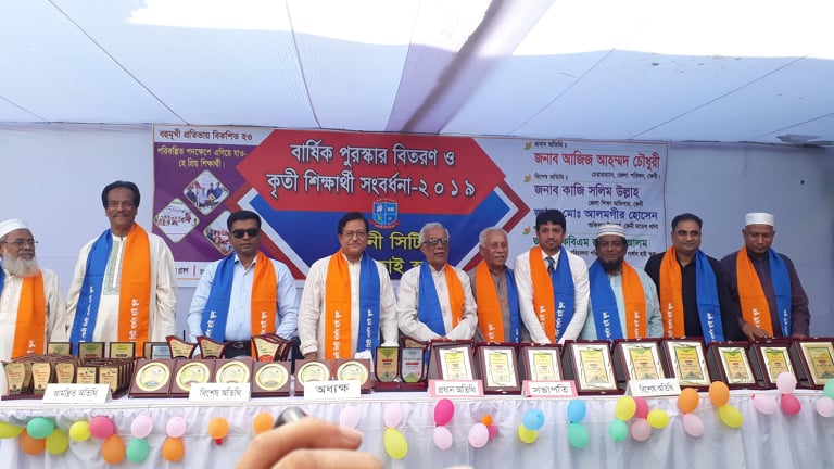 ফেনী সিটি গার্লস হাই স্কুল’ এ ‘কৃতী শিক্ষার্থী সংবর্ধনা ও বার্ষিক পুরস্কার বিতরণ-২০১৯’ অনুষ্ঠিত