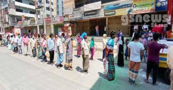 লাইনে দাঁড়িয়েও মিলছে না ওএমএসের চাল