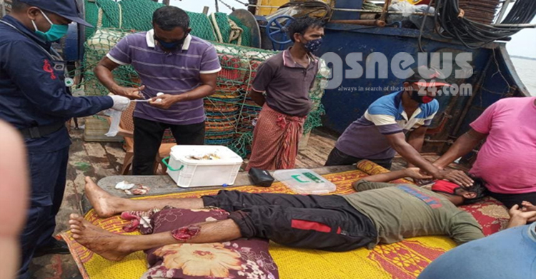 সাগরে মিয়ানমার নৌবাহিনীর গুলিবর্ষণ, বাংলাদেশি ৬ জেলে আহত