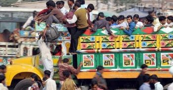 পণ্যবাহী যানবাহনে যাত্রী নিলে কারাদণ্ড