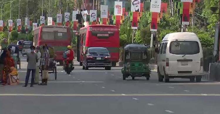 সড়কে বেড়েছে যান চলাচল, অফিসগামী লোকজনই বেশি