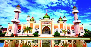 পাক আলেমরা রমজানে মসজিদে নামাজ আদায়ে নিষেধ মানতে নারাজ