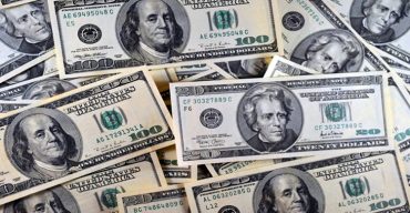 সংকটে ডলারের দাম বেড়েই চলেছে