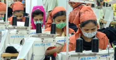 করোনায় অর্থনৈতিক ঝুঁকিতে পড়তে যাচ্ছে বাংলাদেশ