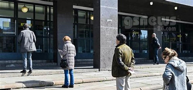 ভ্যাকসিন আসা পর্যন্ত ব্রিটেনে সামাজিক দূরত্ব বজায় রাখতে হবে