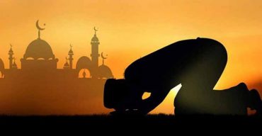 মাগফিরাত দশকে সিজদায় পড়ে যাই মুক্তির আশায়