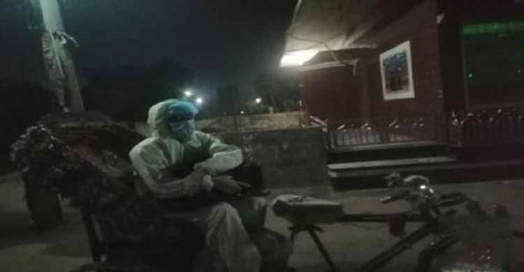 মধ্যরাতে করোনা আক্রান্ত যুবককে মারধর করে তাড়িয়ে দিল বাড়িওয়ালা!