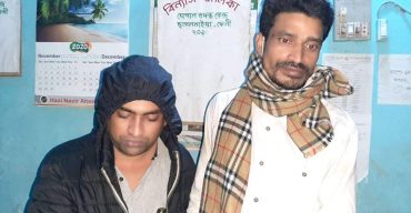 ছাগলনাইয়ার ঘোপালে ফেনসিডিলসহ দুই মাদকসেবী আটক