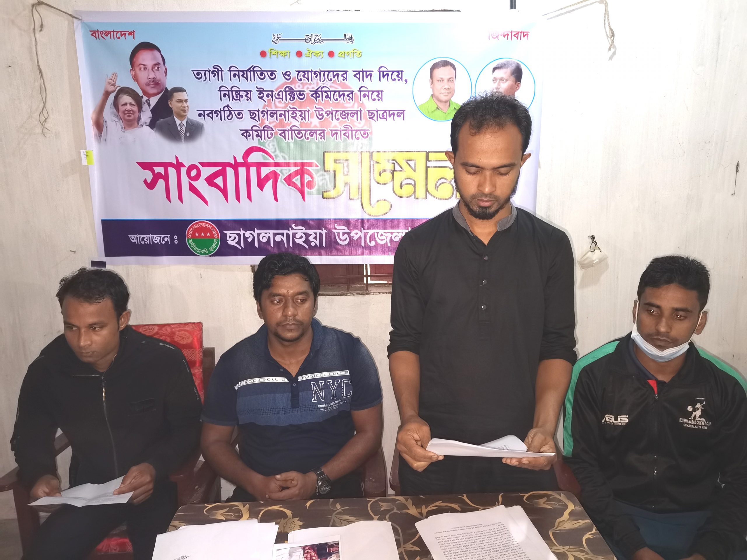 ছাগলনাইয়ায় ছাত্রদলের কমিটি বাতিলের দাবিতে সংবাদ সম্মেলন পাল্টা কমিটি ঘোষণা